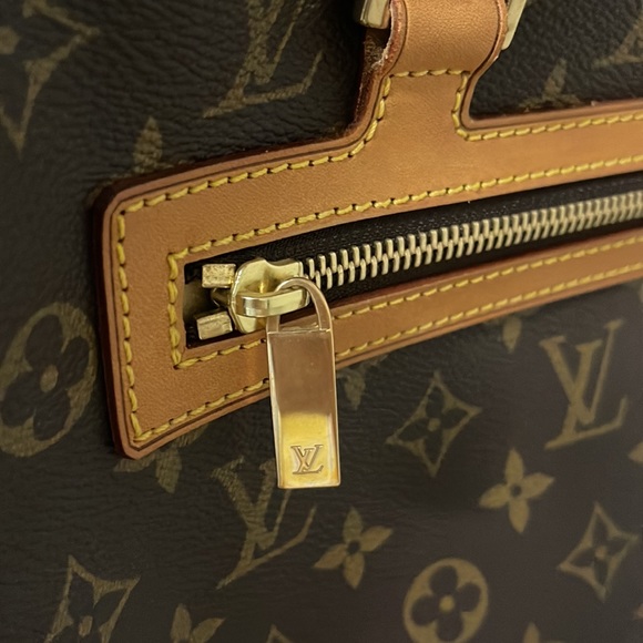 LOUIS VUITTON Cite Shoulder Bag - Picture 5 of 16